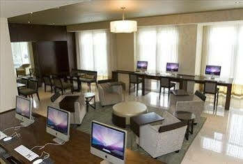 Weichert Suites At Wisconsin Place チェビー・チェイス エクステリア 写真