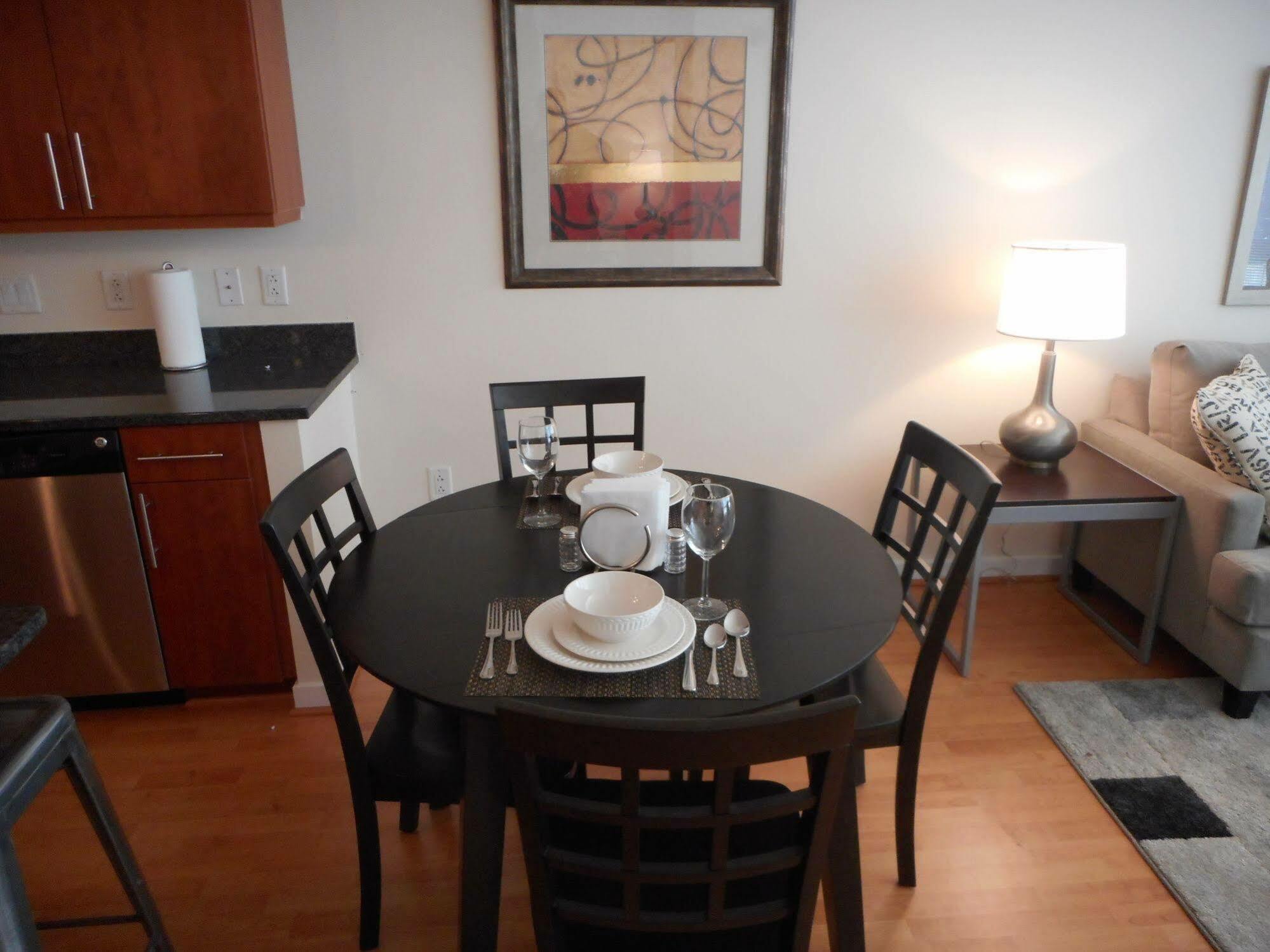 Weichert Suites At Wisconsin Place チェビー・チェイス エクステリア 写真